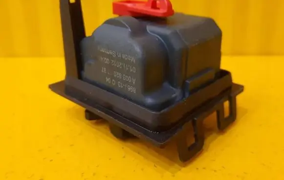 Fuel tank cap lock motor
