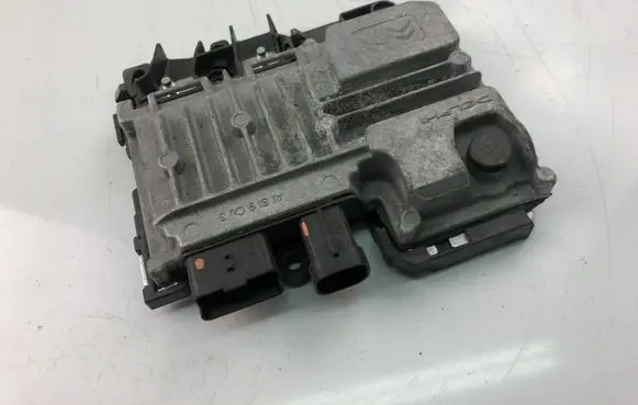 Peugeot 2008 I Engine control unit/module 9819596180