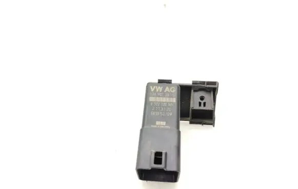 Volkswagen Caddy Glow plug pre-heat relay 038907281D 0522120504 2113120