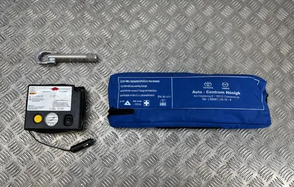 Toyota Auris E180 Tool set