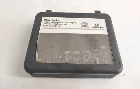 Toyota Prius (XW50) Anti-theft wheel nuts and lock 