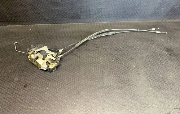 Mitsubishi Colt Front door lock 