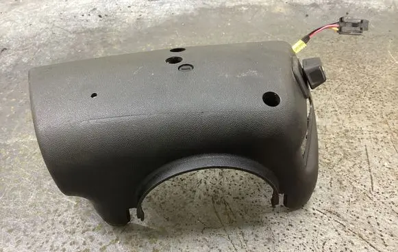 Cadillac SRX Steering wheel column trim 26087847