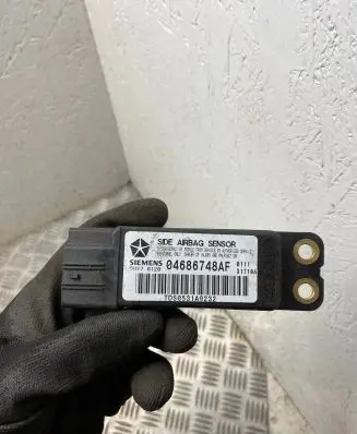 Chrysler Voyager Airbag deployment crash/impact sensor 04686748AF TDS0531A6232