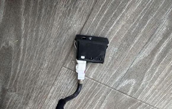 BMW X1 F48 F49 USB socket connector 820397
