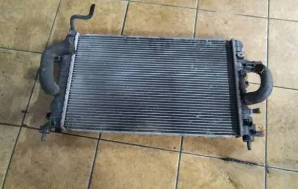 Opel Zafira B Coolant radiator