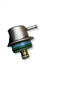 Mercedes-Benz E W124 Fuel pressure regulator A0000781889 0280160587
