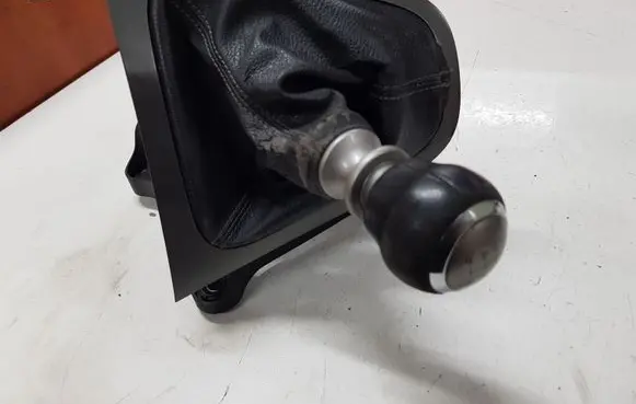 Toyota Auris 150 Gear shifter/selector 112102102