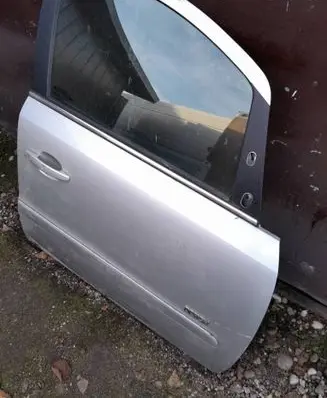 Opel Zafira B Front door 13163903