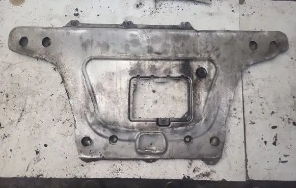 BMW 3 E46 Engine splash shield/under tray 7028433