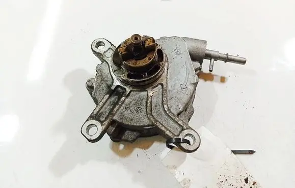 Toyota Avensis T250 Vacuum pump 