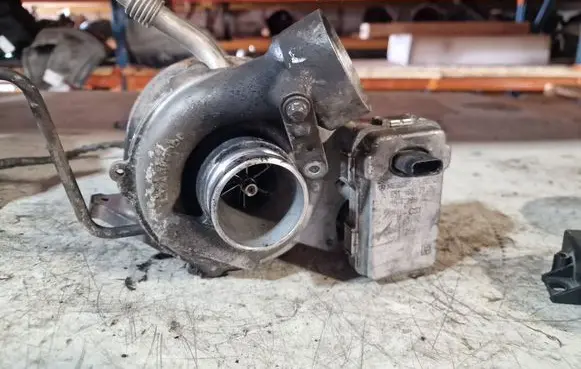 Mercedes-Benz E W212 Turbo A6519063900