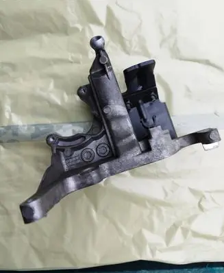 Volvo V60 Engine mounting bracket av6q-9b470-bb