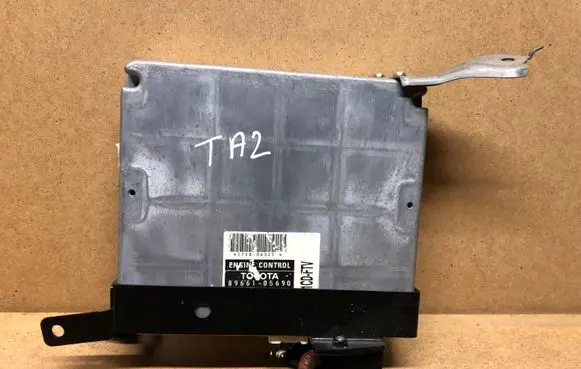 Toyota Avensis T250 Engine control unit/module 8966105690