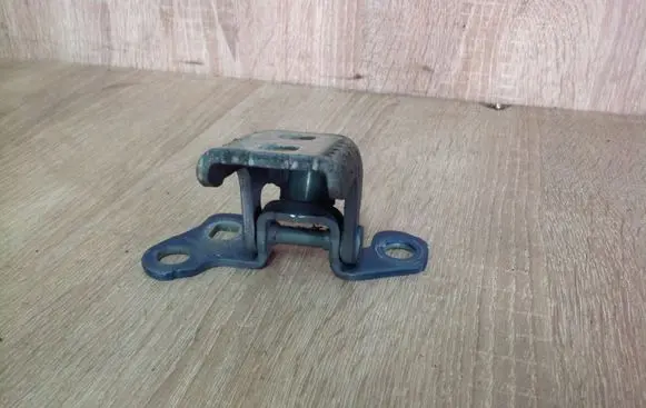 Renault Grand Modus Rear door upper hinge