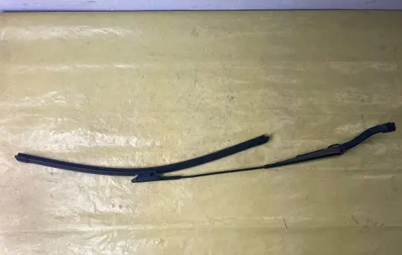 Mercedes-Benz B W245 Front wiper blade arm A1698200240