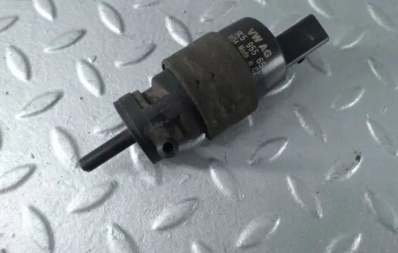 Audi A8 S8 D4 4H Windscreen/windshield washer pump 1K5955651