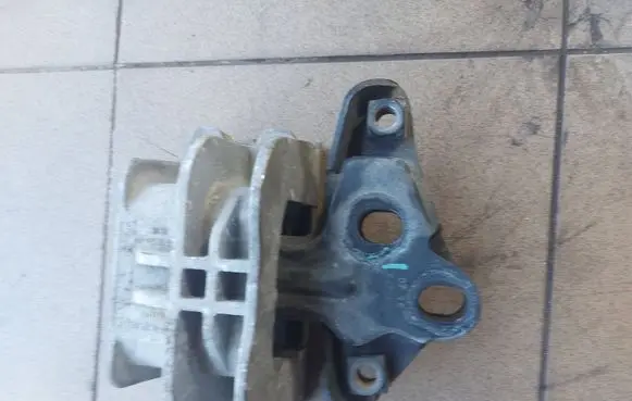 Ford Transit Custom Engine mount bracket BK217m124BA