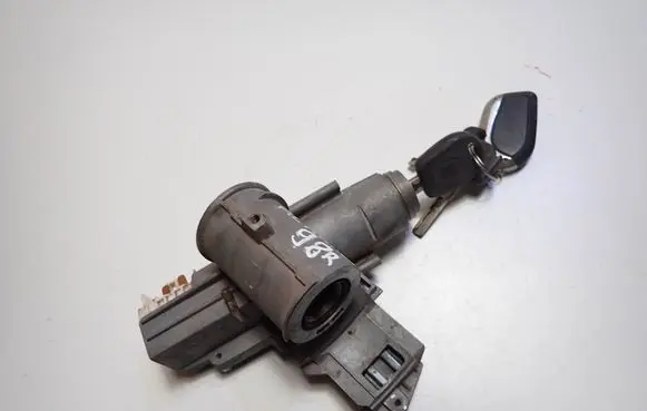 Seat Alhambra (Mk1) Ignition lock P012106