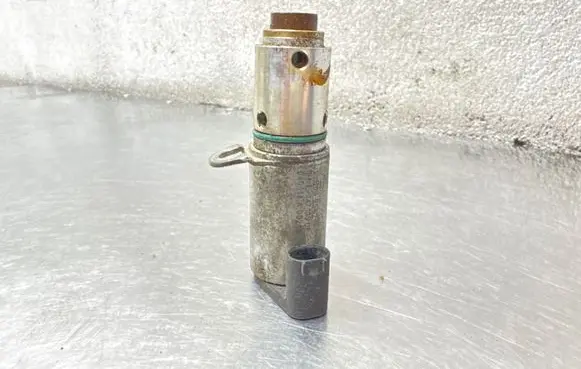 Volvo V50 Camshaft vanos timing valve 8692552 3471350