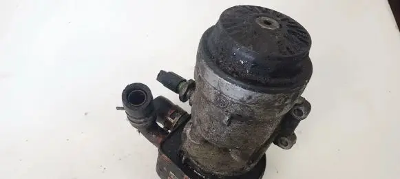 Engine oil radiator