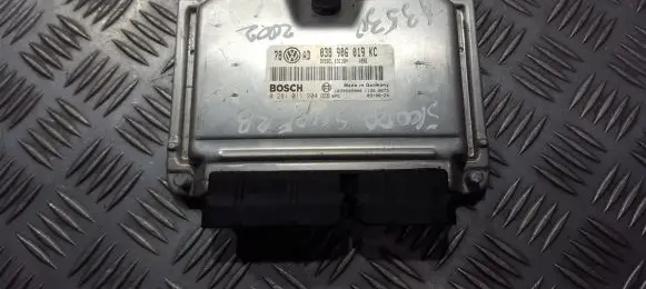 Skoda Superb B5 (3U) Engine control unit/module 038906019KC 0281011204