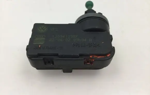 Headlight level adjustment motor