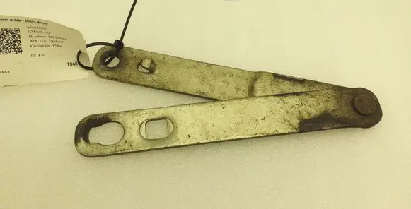 Mitsubishi L200 Tailgate hinge 