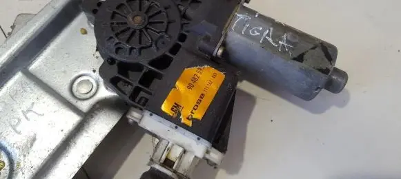 Opel Tigra A Front door window regulator motor 90482595