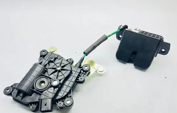 KIA Sportage Loading door lock LDGP0220