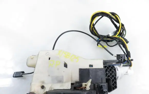 Mercedes-Benz S W220 Front door lock 2207207235