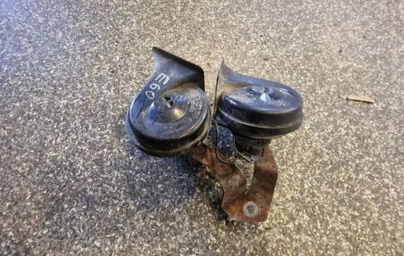 BMW 5 E60 E61 Horn signal