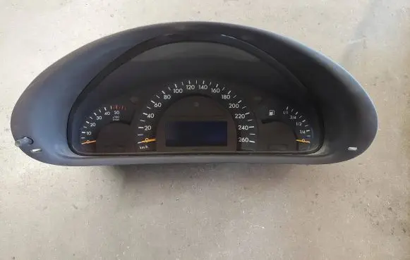 Mercedes-Benz C W203 Speedometer (instrument cluster) A2035403047