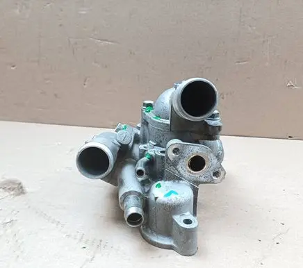 Mitsubishi Outlander Thermostat/thermostat housing