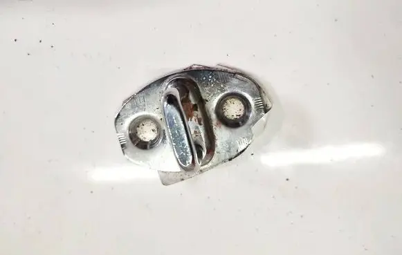 Volkswagen PASSAT B5 Front door lock loop/hook striker 