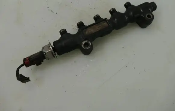 Ford C-MAX I Fuel main line pipe