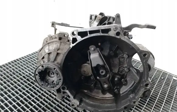 Volkswagen Jetta V Manual 5 speed gearbox JCX