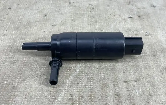 BMW 5 F10 F11 Headlight washer pump 7217792