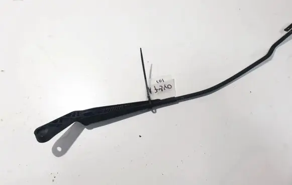 Volkswagen Golf III Front wiper blade arm