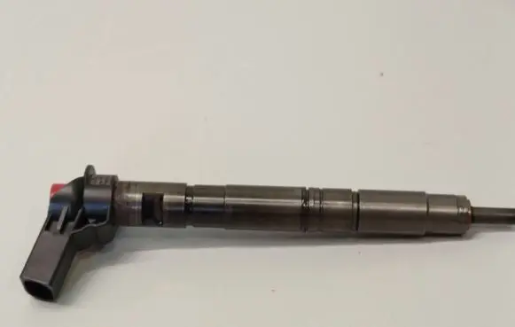 Volkswagen Tiguan Fuel injector 03L130277 0445116030