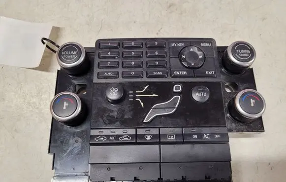 Volvo V70 Climate control unit 30782911 M3261100105