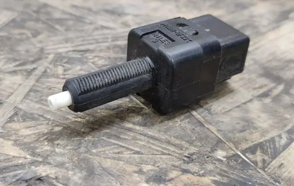 Nissan X-Trail T30 Brake pedal sensor switch 4Z13U