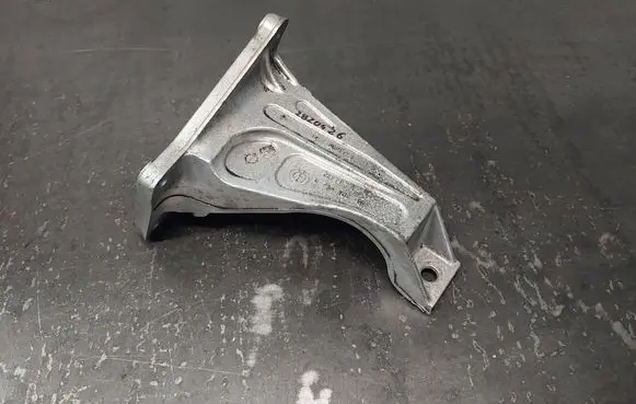 BMW 3 E46 Engine mounting bracket 6754185