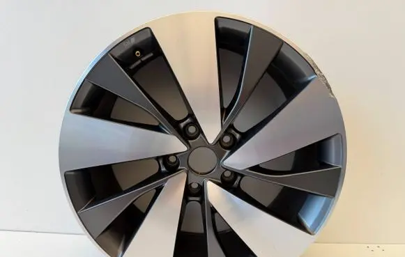 Audi A6 etron 85E R20 alloy rim 85E601025BB