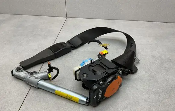 Opel Insignia A Front seatbelt 502J15A23N