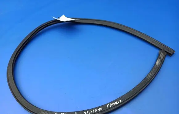 Mercedes-Benz S W126 Engine compartment rubber 