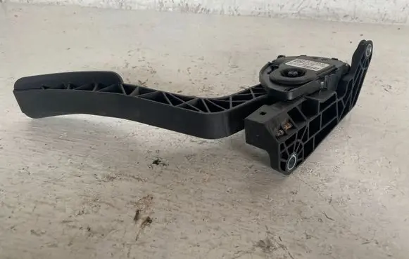 Ford Fiesta Accelerator throttle pedal 8V219F836AA C95YE01 6PV00951700