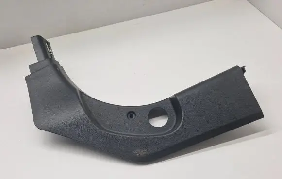 Foot area side trim