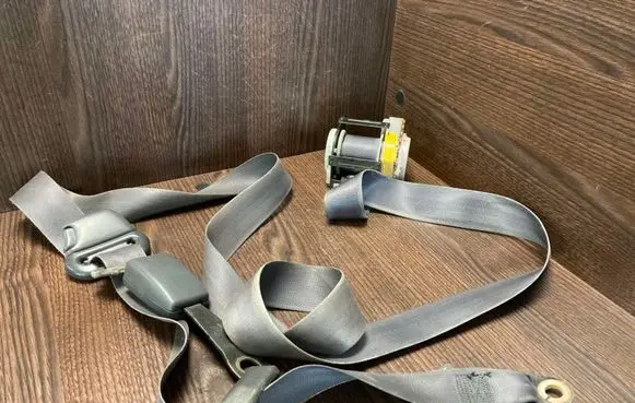 Toyota Corolla E110 Front seatbelt 7321002061