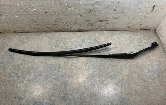 BMW i3 Windshield/front glass wiper blade 7322164 61617322164